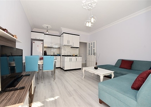 في مركز مدينة الانيا - شقة مفروشة بتصميم غرفة نوم وصالة للبيع من المالك 