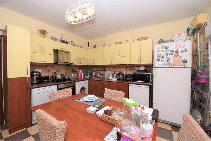 قريبة من البحر - شقة غرفة وصالة مفروشة للبيع في الانيا 