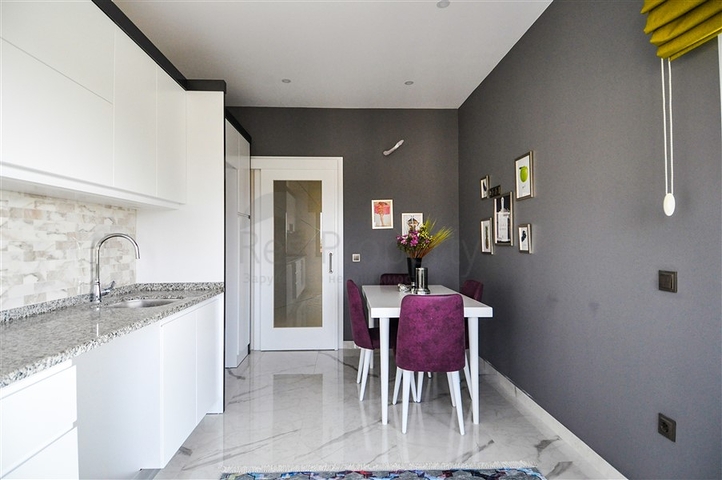 شقة ثلاث غرف وصالة فاخرة ضمن مركز مدينة الانيا