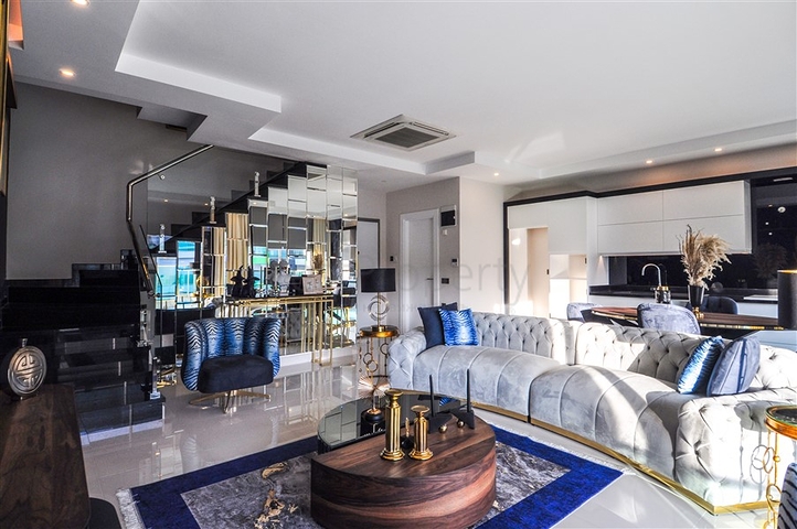 لعشاق الرفاهية والذوق الرفيع - دوبلكس فاخرة ضمن مجمع خمس نجوم في الانيا 