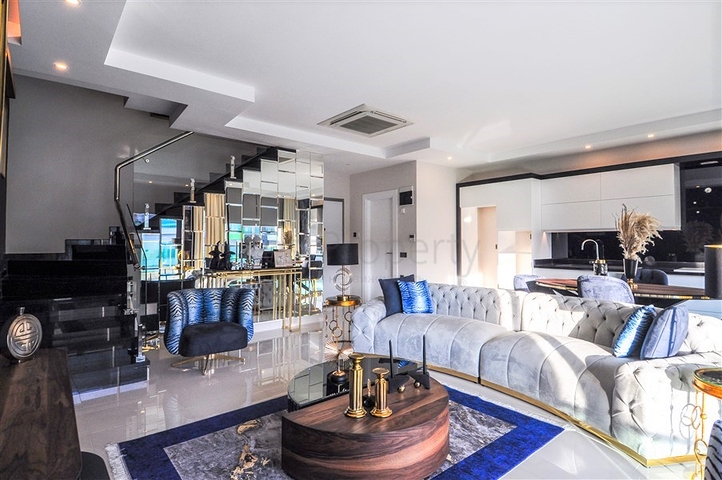 لعشاق الرفاهية والذوق الرفيع - دوبلكس فاخرة ضمن مجمع خمس نجوم في الانيا 