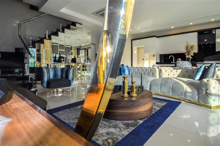 لعشاق الرفاهية والذوق الرفيع - دوبلكس فاخرة ضمن مجمع خمس نجوم في الانيا 