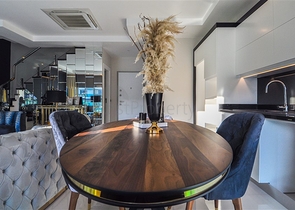 لعشاق الرفاهية والذوق الرفيع - دوبلكس فاخرة ضمن مجمع خمس نجوم في الانيا 