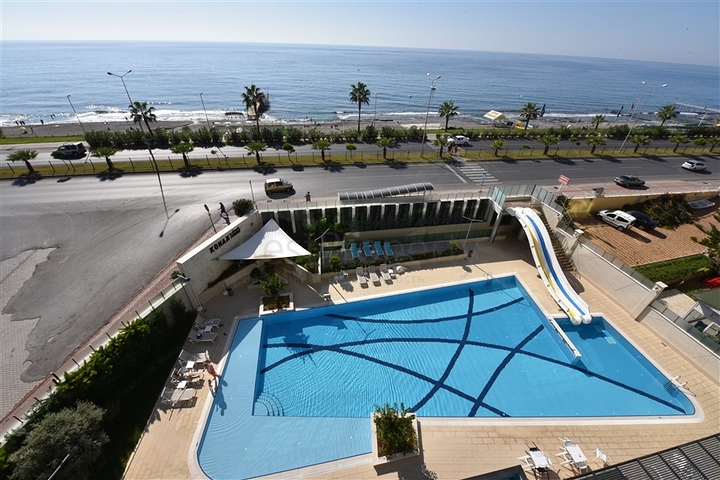 شقة 1 + 1 للإيجار في مجمع جيد الصيانة.