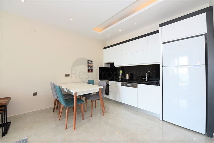 شقة 1 + 1 للإيجار في مجمع جيد الصيانة.