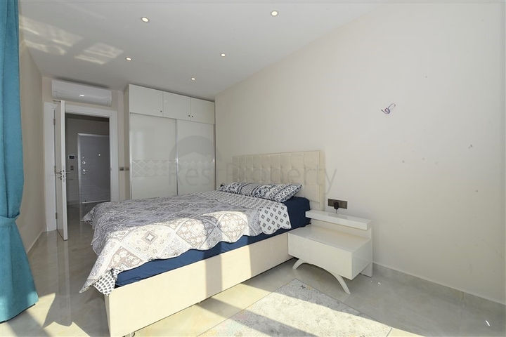 شقة 1 + 1 للإيجار في مجمع جيد الصيانة.