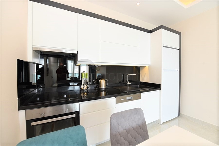 شقة 1 + 1 للإيجار في مجمع جيد الصيانة.