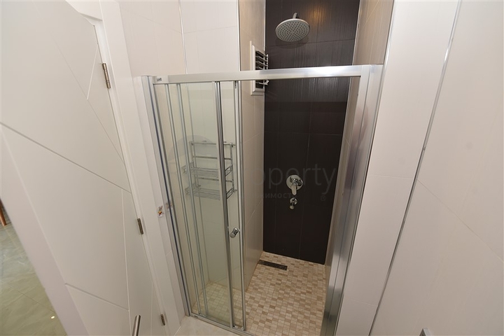 شقة 1 + 1 للإيجار في مجمع جيد الصيانة.