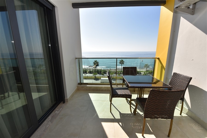 شقة 1 + 1 للإيجار في مجمع جيد الصيانة.