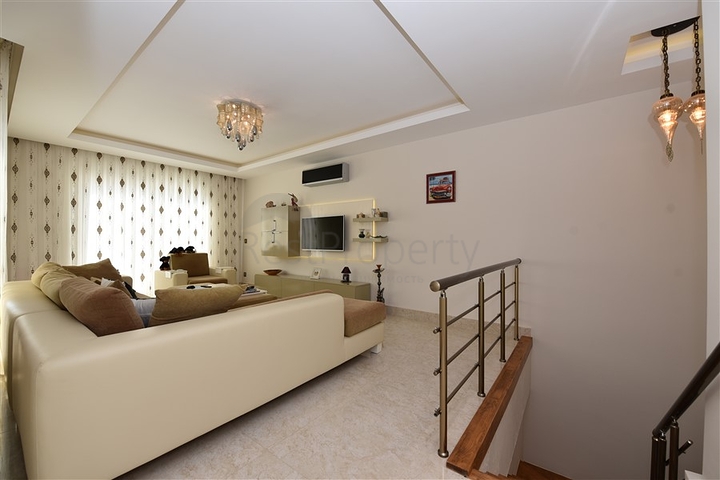 دوبلكس ثلاث غرف وصالة مفروشة - مع تراس واسع باطلالة ساحرة في مهموتلار / الانيا 