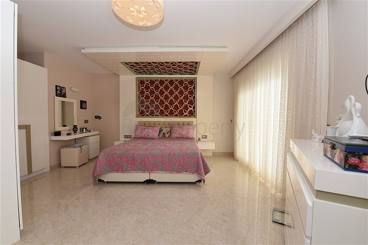 دوبلكس ثلاث غرف وصالة مفروشة - مع تراس واسع باطلالة ساحرة في مهموتلار / الانيا 