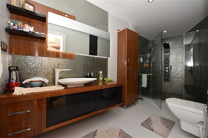 دوبلكس ثلاث غرف وصالة مفروشة - مع تراس واسع باطلالة ساحرة في مهموتلار / الانيا 