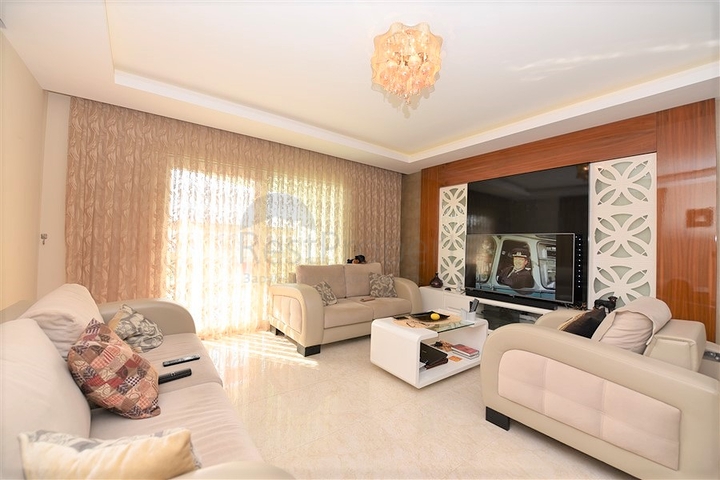 دوبلكس ثلاث غرف وصالة مفروشة - مع تراس واسع باطلالة ساحرة في مهموتلار / الانيا 