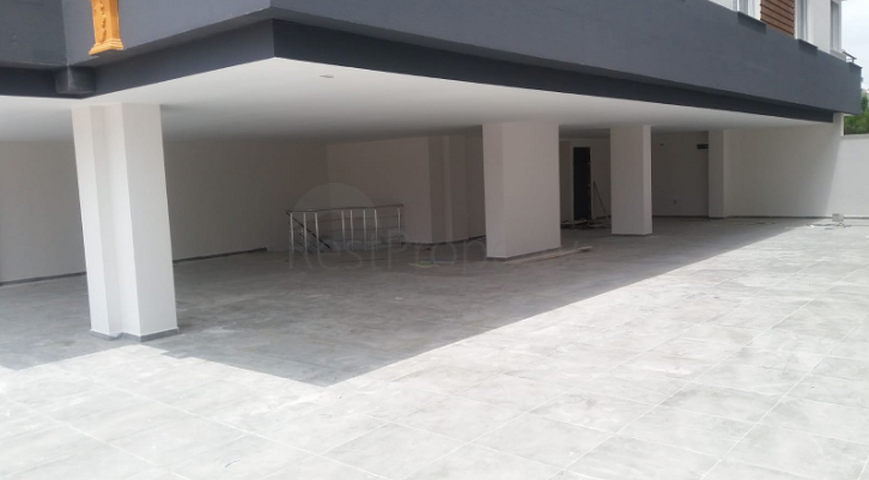 محلين للبيع في منطقة ليمان في كونيالتي