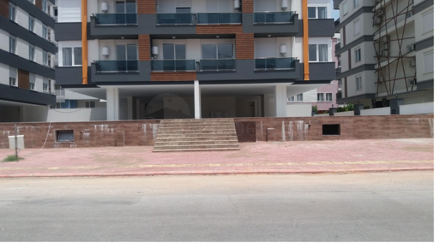 محلين للبيع في منطقة ليمان في كونيالتي