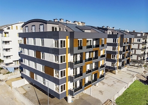 محلين للبيع في منطقة ليمان في كونيالتي