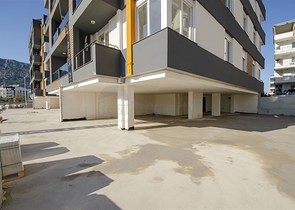 محلين للبيع في منطقة ليمان في كونيالتي