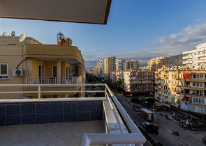 ضمن مجمع سكني اول خط على البحر - 3 غرف وصالة بسعر مميز في مهموتلار / الانيا 