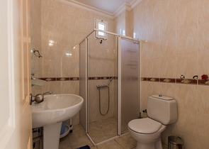 ضمن مجمع سكني اول خط على البحر - 3 غرف وصالة بسعر مميز في مهموتلار / الانيا 