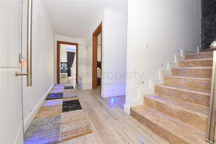 دوبلكس فاخرة - ثلاث غرف وصالة مفروشة - في مهوتلار / الانيا 