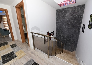 دوبلكس فاخرة - ثلاث غرف وصالة مفروشة - في مهوتلار / الانيا 