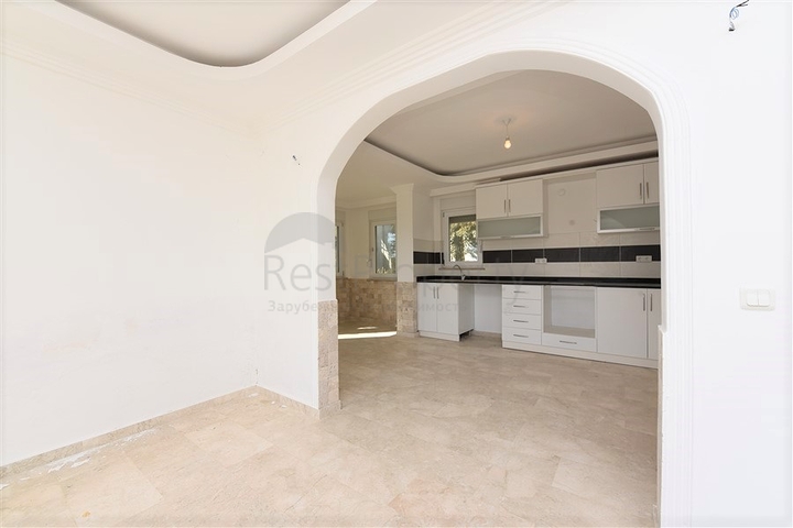 فيلا مستقلة - اطلالة بحر وقلعة - بسعر منافس - في مركز الانيا 