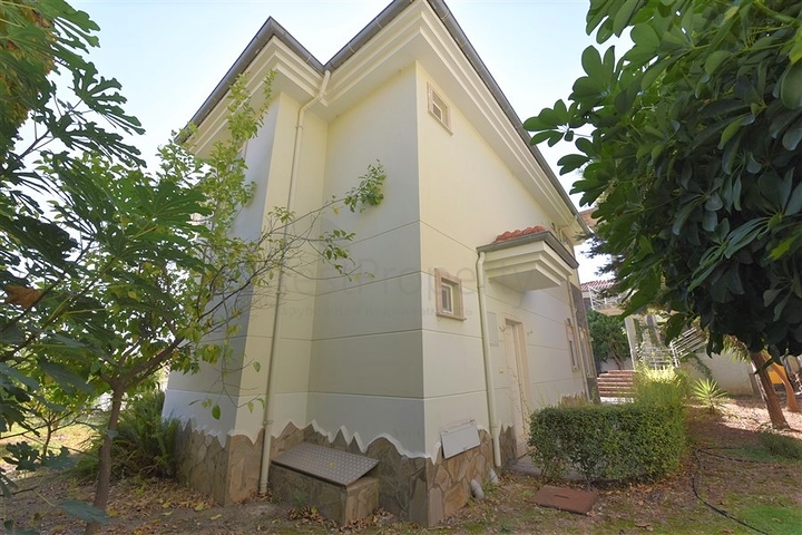 فيلا مستقلة - اطلالة بحر وقلعة - بسعر منافس - في مركز الانيا 