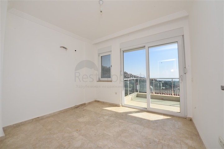 فيلا مستقلة - اطلالة بحر وقلعة - بسعر منافس - في مركز الانيا 