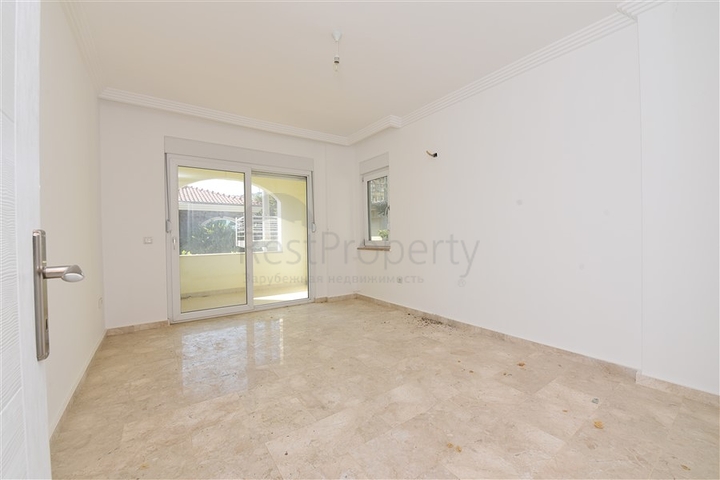 فيلا مستقلة - اطلالة بحر وقلعة - بسعر منافس - في مركز الانيا 