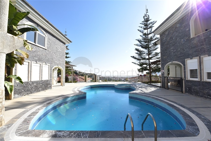 فيلا مستقلة - اطلالة بحر وقلعة - بسعر منافس - في مركز الانيا 