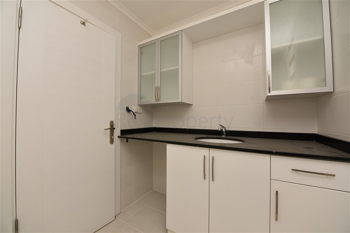 فيلا مستقلة - اطلالة بحر وقلعة - بسعر منافس - في مركز الانيا 