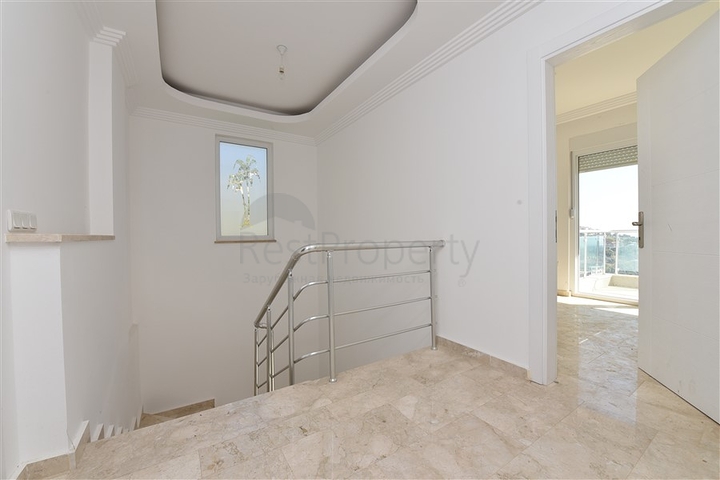 فيلا مستقلة - اطلالة بحر وقلعة - بسعر منافس - في مركز الانيا 