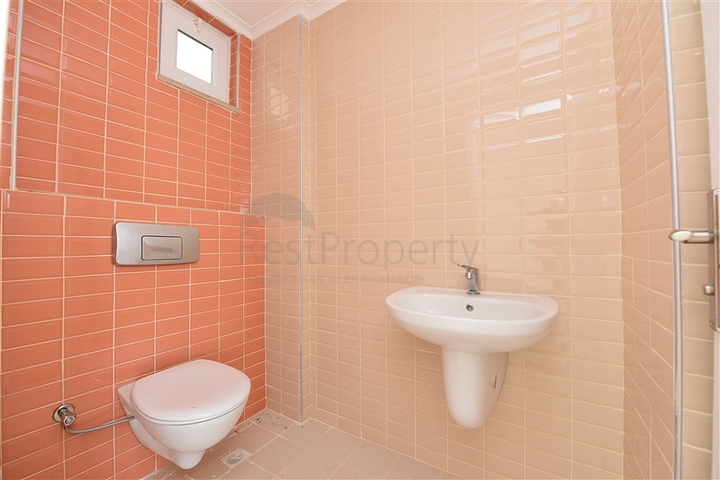 فيلا مستقلة - اطلالة بحر وقلعة - بسعر منافس - في مركز الانيا 