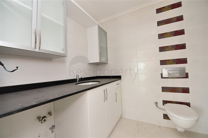 فيلا مستقلة - اطلالة بحر وقلعة - بسعر منافس - في مركز الانيا 