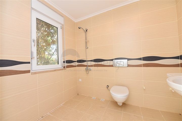 فيلا مستقلة - اطلالة بحر وقلعة - بسعر منافس - في مركز الانيا 