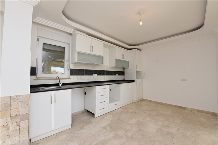 فيلا مستقلة - اطلالة بحر وقلعة - بسعر منافس - في مركز الانيا 