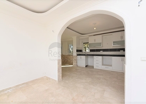 فيلا مستقلة - اطلالة بحر وقلعة - بسعر منافس - في مركز الانيا 