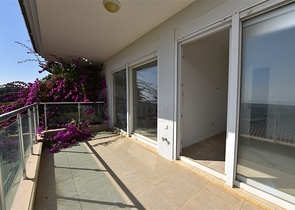 فيلا مستقلة - اطلالة بحر وقلعة - بسعر منافس - في مركز الانيا 