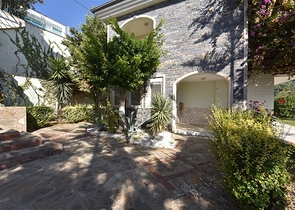 فيلا مستقلة - اطلالة بحر وقلعة - بسعر منافس - في مركز الانيا 