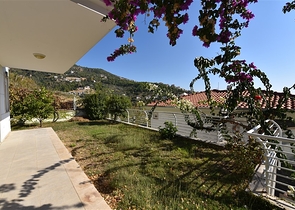 فيلا مستقلة - اطلالة بحر وقلعة - بسعر منافس - في مركز الانيا 