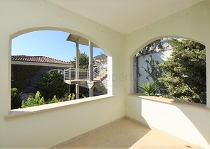 فيلا مستقلة - اطلالة بحر وقلعة - بسعر منافس - في مركز الانيا 