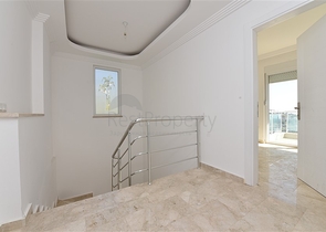 فيلا مستقلة - اطلالة بحر وقلعة - بسعر منافس - في مركز الانيا 