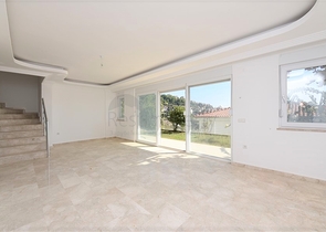 فيلا مستقلة - اطلالة بحر وقلعة - بسعر منافس - في مركز الانيا 