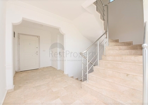 فيلا مستقلة - اطلالة بحر وقلعة - بسعر منافس - في مركز الانيا 