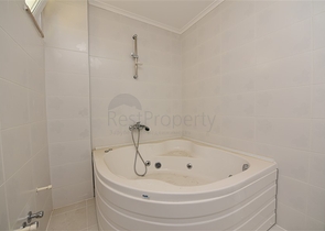 فيلا مستقلة - اطلالة بحر وقلعة - بسعر منافس - في مركز الانيا 