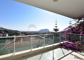 فيلا مستقلة - اطلالة بحر وقلعة - بسعر منافس - في مركز الانيا 