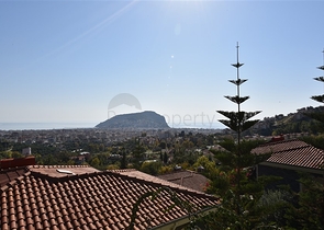 فيلا مستقلة - اطلالة بحر وقلعة - بسعر منافس - في مركز الانيا 