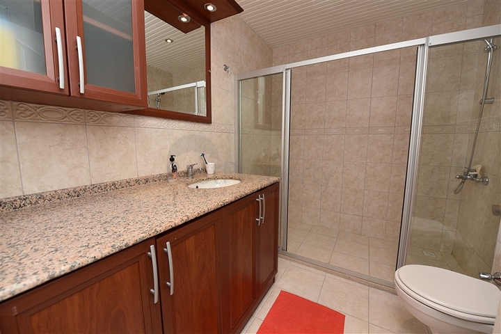 شقة غرفتين وصالة ضمن مجمع سكني في منطقة اوبا - الانيا 