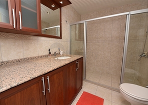 شقة غرفتين وصالة ضمن مجمع سكني في منطقة اوبا - الانيا 