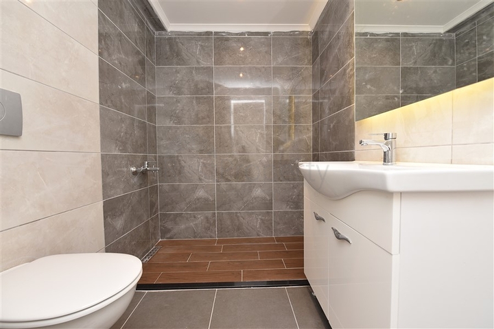 شقة تصميم غرفتين وصالة ضمن مجمع بخدمات 5 نجوم في توسمور / الانيا 